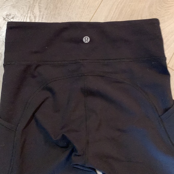 Lululemon Tights with side pockets Sz 6 (Inseam 24") - Picture 5 of 5